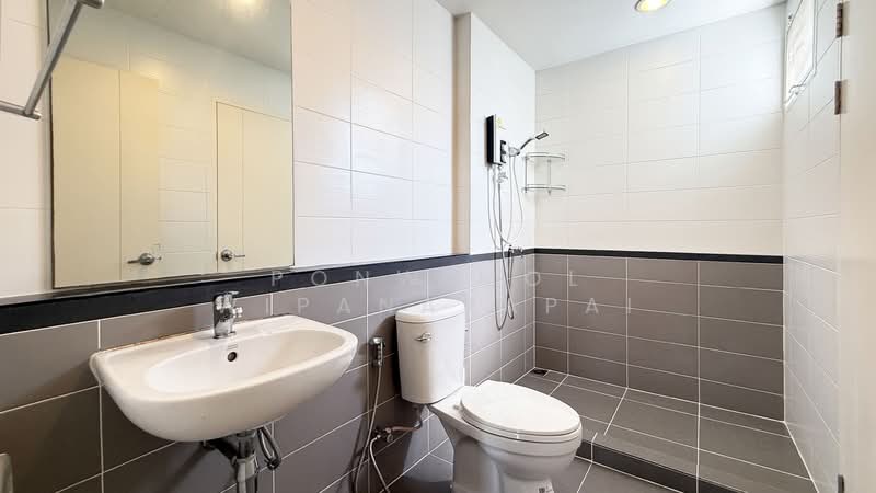 Baan Klang Muang Sukhumvit 77, Bangkok, Soi On Nut 17, Suan Luang, Suan Luang, Bangkok, 4 Bedrooms, 178 sqm, Townhouse For Sale, by Ponwimol Wipanarapai, 500252597 - DDproperty.com