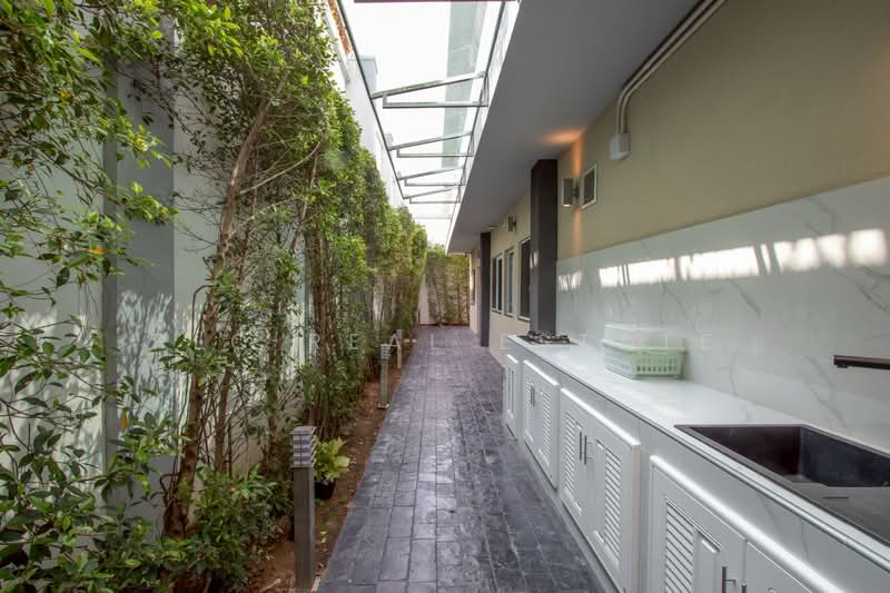 Luxury Pool Villa for Sale Pattaya 10 Bedroom Hilltop Estate, Chon Buri (Pattaya), Bang Lamung, Bang Lamung (Pattaya), Chon Buri (Pattaya), 10+ Bedrooms, 1,200 sqm, Villa For Sale, by PLC real estate, 500252688 - DDproperty.com