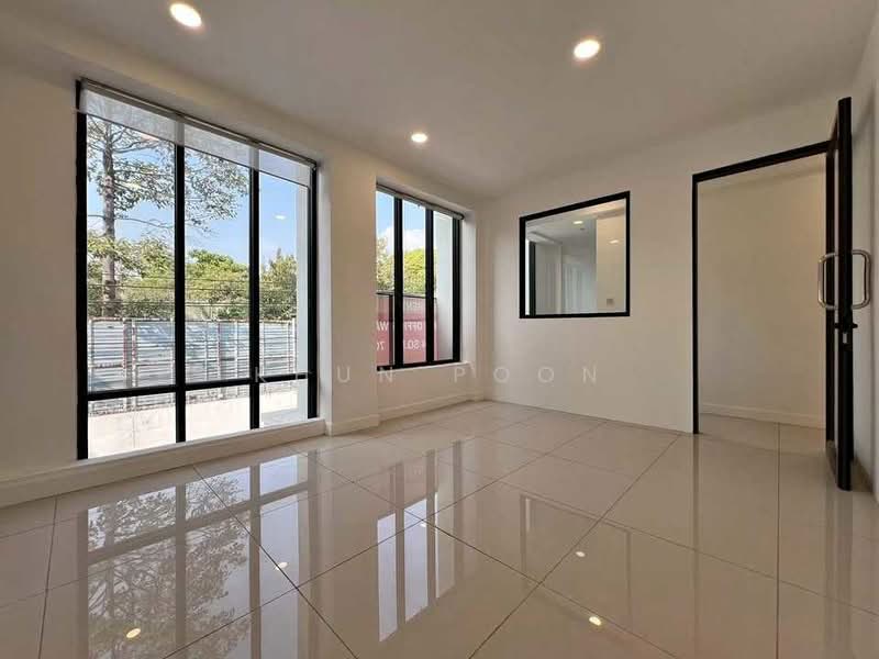 For Rent - For Rent: Warehouse + Office with Cargo Lift, Sukhumvit 103 (SPSSR174), Bangkok