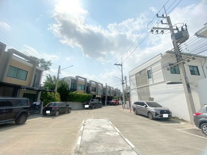 S Gate Bangkok-Pathumthani, Pathum Thani, Soi Wat Nong Prong, Bang Dua, Muang Pathum Thani, Pathum Thani, 3 Bedrooms, 110 sqm, Townhouse For Sale, by ณณัฐ ภัทรจินดานุวงศ์, 500252958 - DDproperty.com