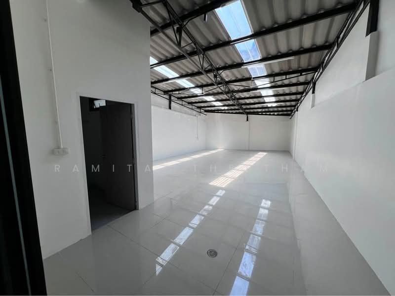 2-BR Townhouse, Bangkok, Bangpakok, Rat Burana, Bangkok, 2 Bedrooms, 320 sqm, Townhouse For Rent, by Ramita  Theptham, 500253018 - DDproperty.com