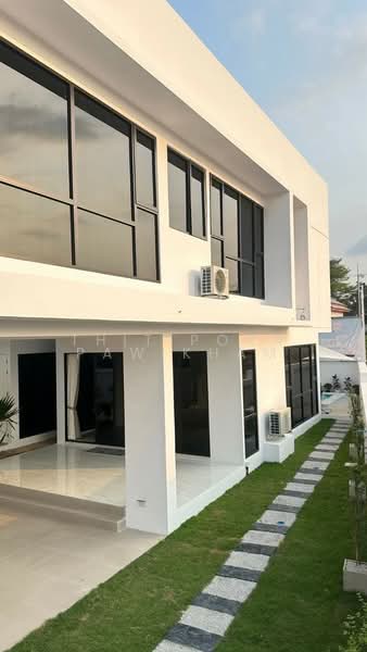 4-BR Villa, Chon Buri (Pattaya), Nong Pru, Bang Lamung (Pattaya), Chon Buri (Pattaya), 4 Bedrooms, 334 sqm, Villa For Sale, by Thitiporn Pawikham, 500253121 - DDproperty.com