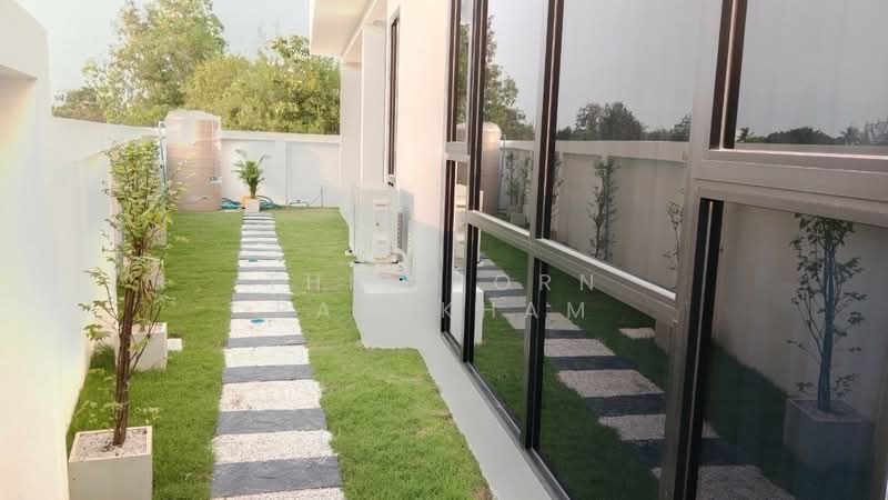 4-BR Villa, Chon Buri (Pattaya), Nong Pru, Bang Lamung (Pattaya), Chon Buri (Pattaya), 4 Bedrooms, 334 sqm, Villa For Sale, by Thitiporn Pawikham, 500253121 - DDproperty.com