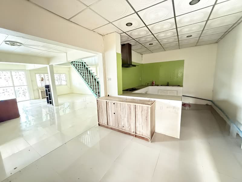 For Sale: Two-story detached house on a spacious 200 sq.wa. plot in Khlong Song, Pathum Thani. Suita, Pathum Thani, Khlong Song, Khlong Luang, Pathum Thani, 6 Bedrooms, 350 sqm, Single Detached House For Sale, by Parinthida Sawuddisopakaykul, 500253122 - DDproperty.com