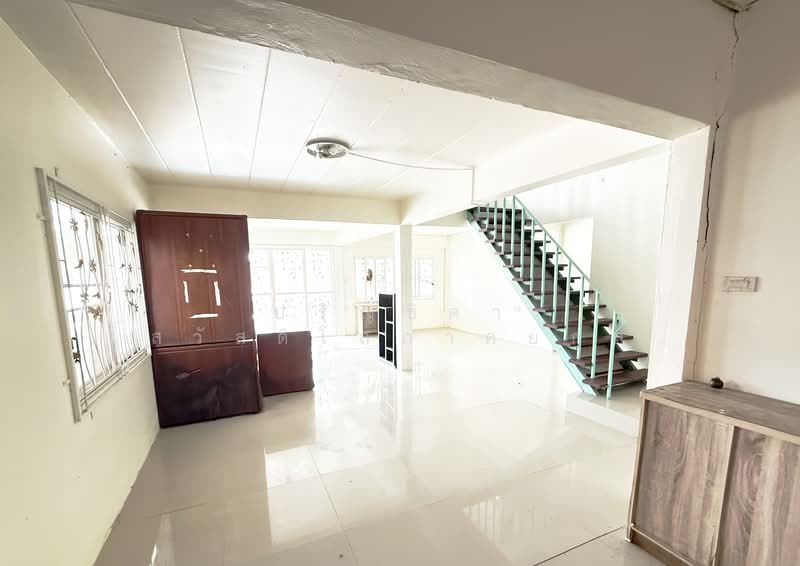 For Sale: Two-story detached house on a spacious 200 sq.wa. plot in Khlong Song, Pathum Thani. Suita, Pathum Thani, Khlong Song, Khlong Luang, Pathum Thani, 6 Bedrooms, 350 sqm, Single Detached House For Sale, by Parinthida Sawuddisopakaykul, 500253122 - DDproperty.com