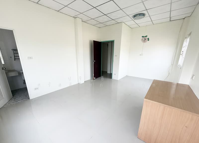 For Sale: Two-story detached house on a spacious 200 sq.wa. plot in Khlong Song, Pathum Thani. Suita, Pathum Thani, Khlong Song, Khlong Luang, Pathum Thani, 6 Bedrooms, 350 sqm, Single Detached House For Sale, by Parinthida Sawuddisopakaykul, 500253122 - DDproperty.com