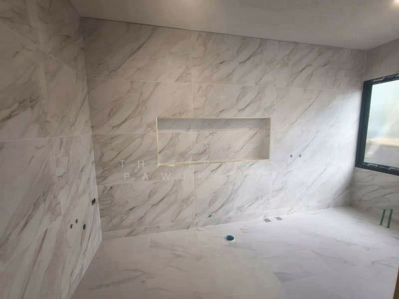 5-BR Villa, Chon Buri (Pattaya), Nong Pru, Bang Lamung (Pattaya), Chon Buri (Pattaya), 5 Bedrooms, 300 sqm, Villa For Sale, by Thitiporn Pawikham, 500253132 - DDproperty.com