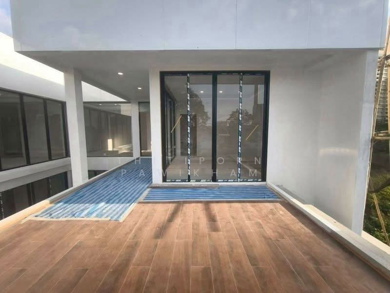 5-BR Villa, Chon Buri (Pattaya), Nong Pru, Bang Lamung (Pattaya), Chon Buri (Pattaya), 5 Bedrooms, 300 sqm, Villa For Sale, by Thitiporn Pawikham, 500253132 - DDproperty.com