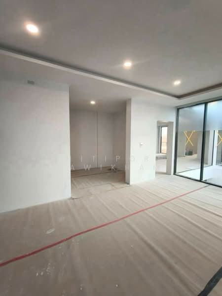 5-BR Villa, Chon Buri (Pattaya), Nong Pru, Bang Lamung (Pattaya), Chon Buri (Pattaya), 5 Bedrooms, 300 sqm, Villa For Sale, by Thitiporn Pawikham, 500253132 - DDproperty.com