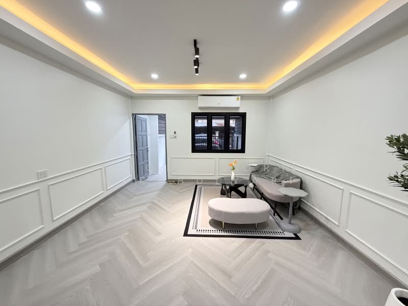 ทาวน์เฮ้าส์ : หมู่บ้านเลิศอุบล โชคชัย 4, Bangkok, Lat Phrao, Lat Phrao, Bangkok, 2 Bedrooms, 120 sqm, Townhouse For Sale, by Poonyaporn Veerabulyarit, 500253244 - DDproperty.com