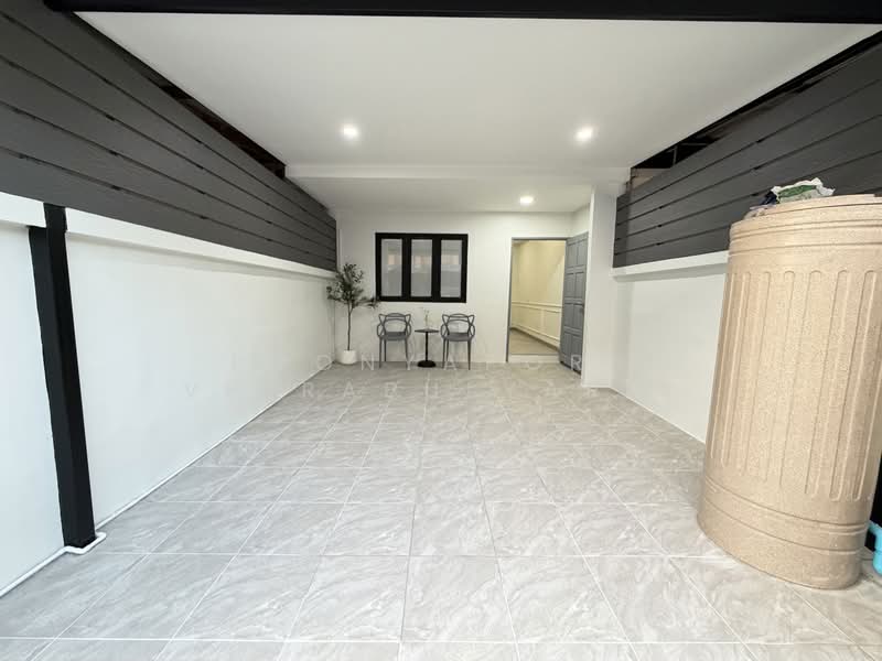 ทาวน์เฮ้าส์ : หมู่บ้านเลิศอุบล โชคชัย 4, Bangkok, Lat Phrao, Lat Phrao, Bangkok, 2 Bedrooms, 120 sqm, Townhouse For Sale, by Poonyaporn Veerabulyarit, 500253244 - DDproperty.com