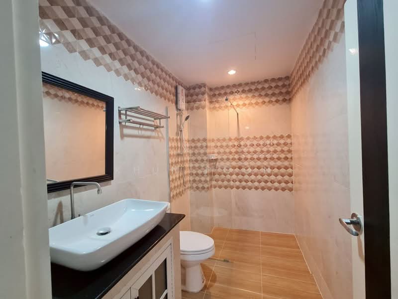 For Rent: 3-Storey Townhome with 6 Multipurpose Rooms – Near Bang Chak BTS Station 600 meters (SPSSR, Bangkok, สุขุมวิท, Bang Chak, Phra Khanong, Bangkok, 6 Bedrooms, 310 sqm, Townhouse For Rent, by Khun Poon, 500253262 - DDproperty.com