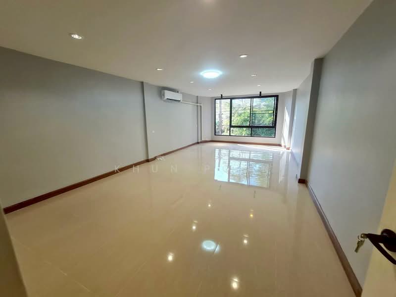 For Rent: 3-Storey Townhome with 6 Multipurpose Rooms – Near Bang Chak BTS Station 600 meters (SPSSR, Bangkok, สุขุมวิท, Bang Chak, Phra Khanong, Bangkok, 6 Bedrooms, 310 sqm, Townhouse For Rent, by Khun Poon, 500253262 - DDproperty.com