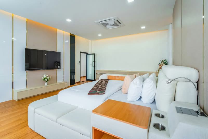 4-BR Villa, Chon Buri (Pattaya), Nong Pru, Bang Lamung (Pattaya), Chon Buri (Pattaya), 4 Bedrooms, 500 sqm, Villa For Sale, by Thitiporn Pawikham, 500253348 - DDproperty.com