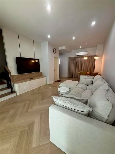 Baan Klang Muang Rama 9-Krungthep Kreetha, Bangkok, Soi Kanchanaphisek 23, Saphan Sung, Saphan Sung, Bangkok, 3 Bedrooms, 180 sqm, Townhouse For Sale, by คุณ นันทชิต มั่นศักดิ์ (สุ), 500253447 - DDproperty.com