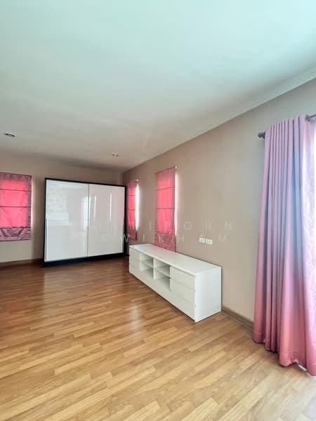 undefined, Chon Buri (Pattaya), Nong - Kham, Si Racha, Chon Buri (Pattaya), 3 Bedrooms, 230 sqm, Single Detached House For Sale, by Thitiporn Pawikham, 500253483 - DDproperty.com