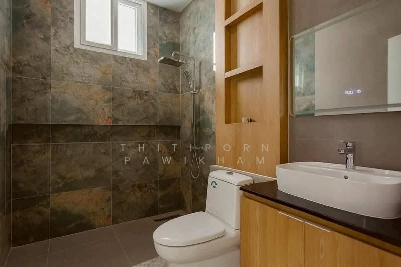 5-BR House, Chon Buri (Pattaya), Poong, Bang Lamung (Pattaya), Chon Buri (Pattaya), 5 Bedrooms, 260 sqm, Single Detached House For Sale, by Thitiporn Pawikham, 500253539 - DDproperty.com