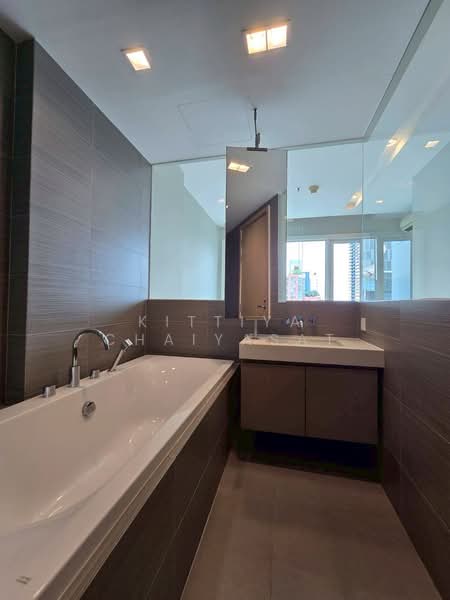 Siri At Sukhumvit, Bangkok, 902 Sukhumvit Road, Phra Kanong, Khlong Toei, Bangkok, 3 Bedrooms, 110 sqm, Condo For Rent, by Kittiya Chaiyasat, 500253813 - DDproperty.com