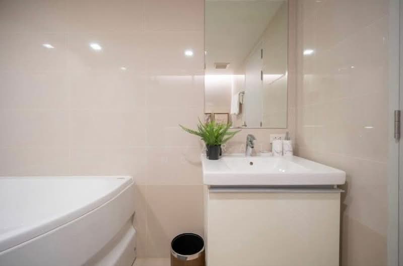 Focus Ploenchit, Bangkok, Soi Sukhumvit 2, Khlong Toei, Khlong Toei, Bangkok, 2 Bedrooms, 71 sqm, Condo For Sale, by Banjarat Thanomchat, 500253903 - DDproperty.com