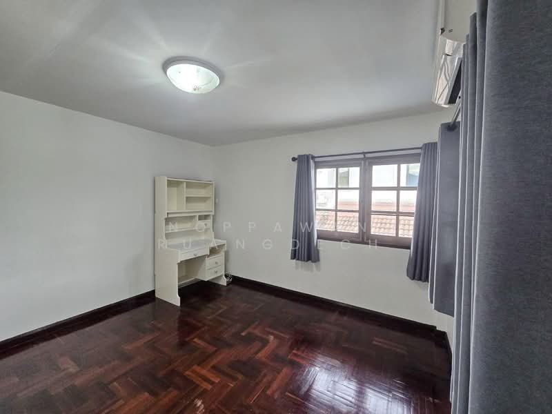 ให้เช่า บ้านเดี่ยว 2 ชั้น ซอยแจ้งวัฒนะ 14 ใกล้ Harrow International School, Bangkok, Thung Song Hong, Lak Si, Bangkok, 4 Bedrooms, 250 sqm, Single Detached House For Rent, by Noppawan Ruangdech, 500253926 - DDproperty.com