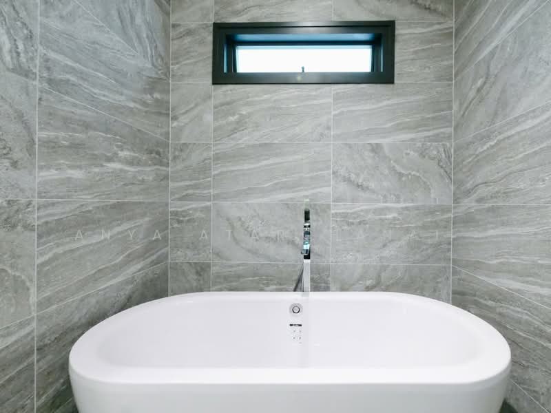 The Esse Sukhumvit 36, Bangkok, Soi Sukhumvit 36, Sukhumvit Road, Phra Kanong, Khlong Toei, Bangkok, 3 Bedrooms, 124 sqm, Condo For Rent, by Anya Atarchanai , 500253934 - DDproperty.com