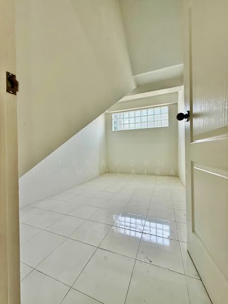 undefined, Bangkok, Sala Thammasop, Thawi Watthana, Bangkok, 5 Bedrooms, 350 sqm, Single Detached House For Sale, by Tanaporn Phumvilairak, 500254003 - DDproperty.com