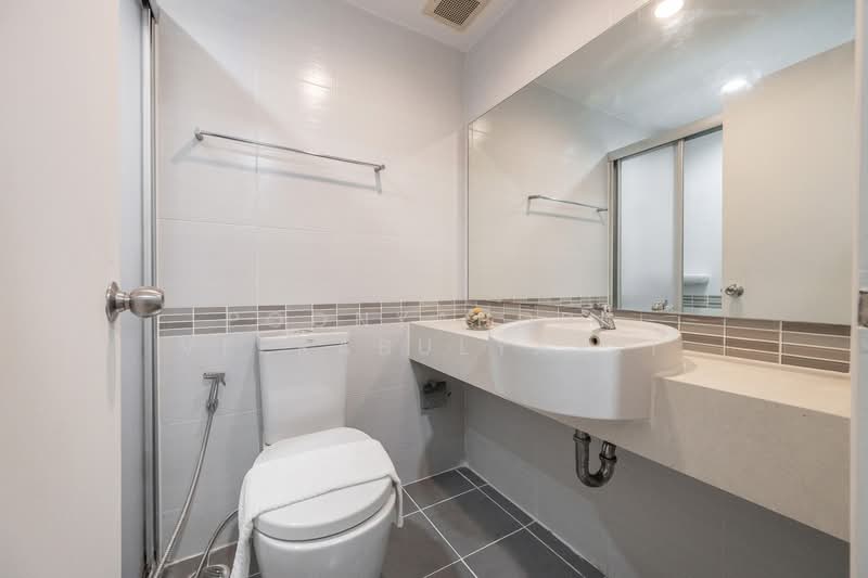 Lumpini Place Borom Ratchachonni - Pinklao, Bangkok, Boromratchachonnanee Road, Taling Chan, Taling Chan, Bangkok, 1 Bedroom, 32 sqm, Condo For Sale, by Poonyaporn Veerabulyarit, 500254087 - DDproperty.com