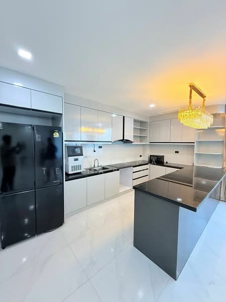 6-BR House, Chon Buri (Pattaya), Bang Lamung, Bang Lamung (Pattaya), Chon Buri (Pattaya), 6 Bedrooms, 587 sqm, Single Detached House For Rent, by Mantana Techapahaphong, 500254357 - DDproperty.com