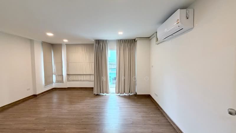 For Rent: 3-story twin house in On Nut – Srinakarin Area, Near Si Srinagarindra 38 MRT Station (SPSS, Bangkok, ศรีนครินทร์ 38, Nong Bon, Prawet, Bangkok, 4 Bedrooms, 285 sqm, Semi-Detached House (Twin House) For Rent, by Khun Poon, 500254534 - DDproperty.com