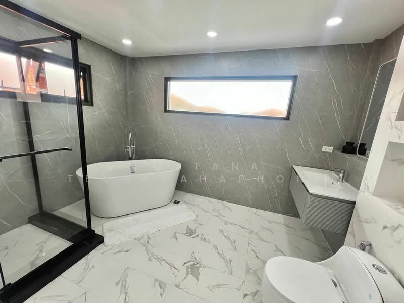 5-BR House, Chon Buri (Pattaya), Nong Pru, Bang Lamung (Pattaya), Chon Buri (Pattaya), 5 Bedrooms, 377 sqm, Single Detached House For Rent, by Mantana Techapahaphong, 500254549 - DDproperty.com