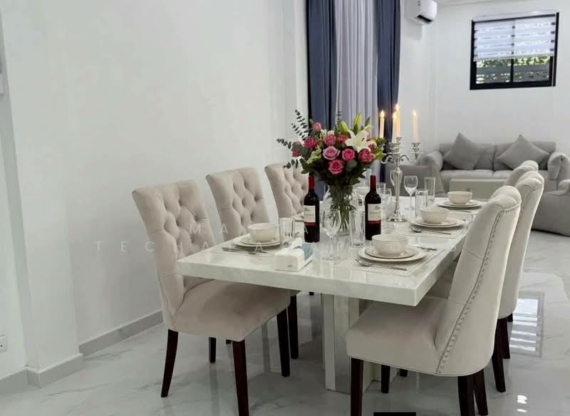 undefined, Chon Buri (Pattaya), Nong Pru, Bang Lamung (Pattaya), Chon Buri (Pattaya), 4 Bedrooms, 200 sqm, Single Detached House For Rent, by Mantana Techapahaphong, 500254604 - DDproperty.com