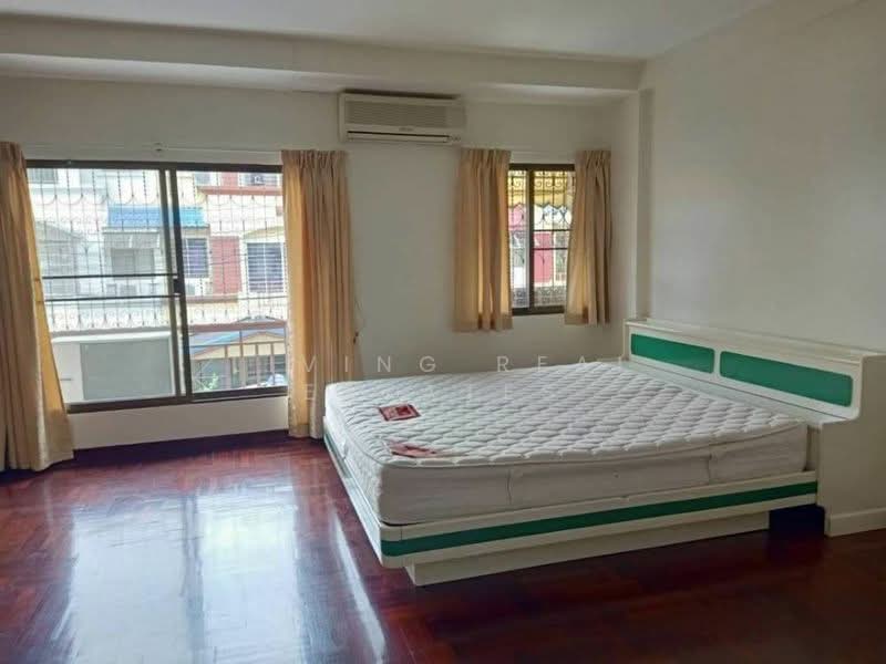 Baan Klang Muang Rama 9 Soi 43, Bangkok, Suan Luang, Suan Luang, Bangkok, 4 Bedrooms, 150 sqm, Townhouse For Rent, by Living Real Estates, 500254779 - DDproperty.com