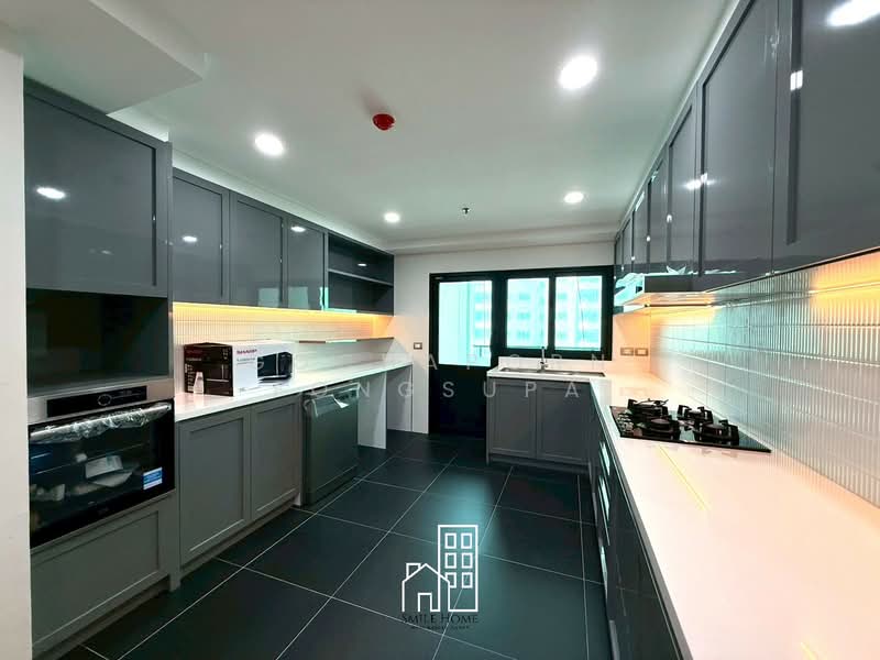 Shanti Sadan, Bangkok, 28 Sukhumvit 59, Khlong Tan Nua, Watthana, Bangkok, 3 Bedrooms, 285 sqm, Condo For Rent, by Gochaporn Fongsupa, 500254853 - DDproperty.com