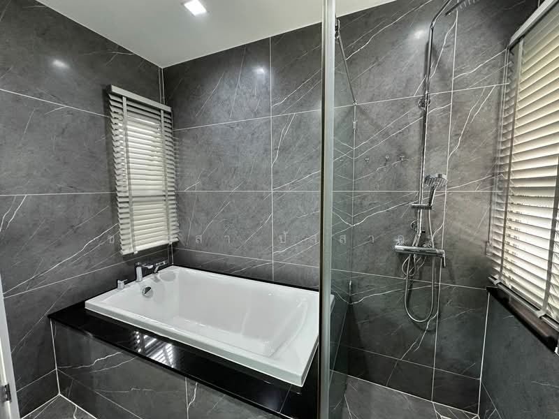 Bangkok Boulevard Signature Ladprao-Serithai, Bangkok, Soi Seri Thai 9, Seri Thai Road, Khlong Kum, Bueng Kum, Bangkok, 10+ Bedrooms, 648 sqm, Single Detached House For Rent, by ชาลิสา ปัสสาคร, 500254950 - DDproperty.com