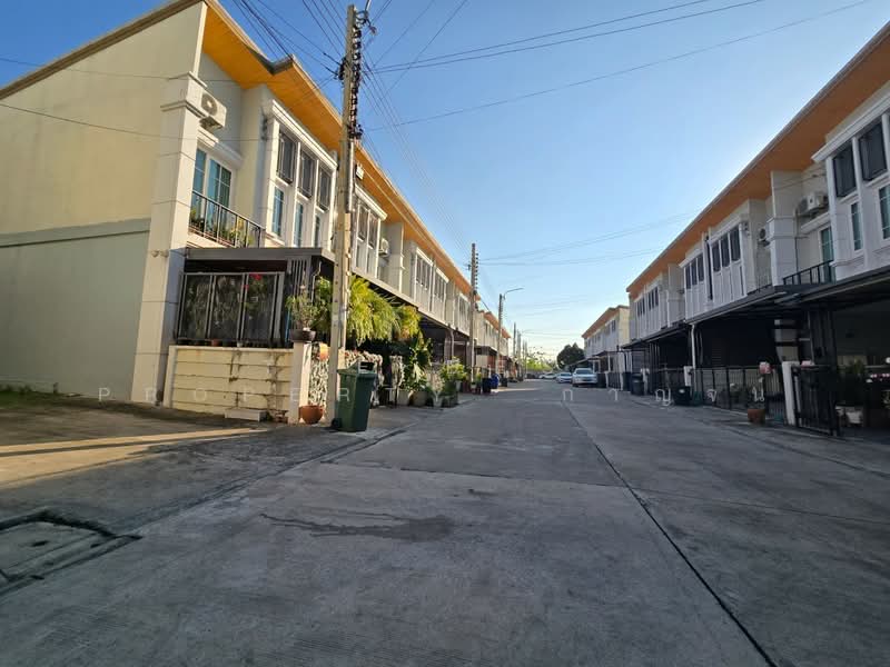 หมู่บ้านโกลด้นทาวน์ ลาดพร้าว-เกษตรนวมินทร์ บึงกุ่ม กรุงเทพมหานคร, Bangkok, Khlong Kum, Bueng Kum, Bangkok, 4 Bedrooms, 120 sqm, Townhouse For Sale, by The Best Property  กาญจน์, 500254953 - DDproperty.com