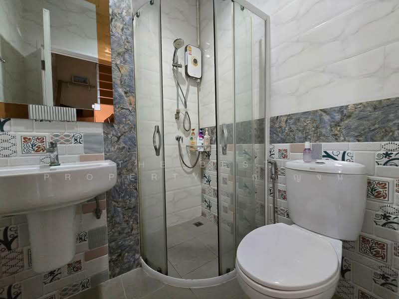 หมู่บ้านโกลด้นทาวน์ ลาดพร้าว-เกษตรนวมินทร์ บึงกุ่ม กรุงเทพมหานคร, Bangkok, Khlong Kum, Bueng Kum, Bangkok, 4 Bedrooms, 120 sqm, Townhouse For Sale, by The Best Property  กาญจน์, 500254953 - DDproperty.com