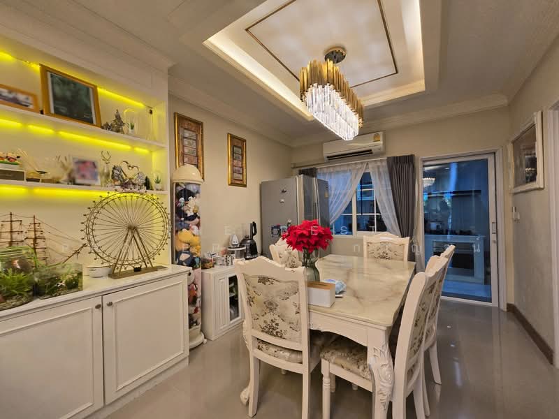 หมู่บ้านโกลด้นทาวน์ ลาดพร้าว-เกษตรนวมินทร์ บึงกุ่ม กรุงเทพมหานคร, Bangkok, Khlong Kum, Bueng Kum, Bangkok, 4 Bedrooms, 120 sqm, Townhouse For Sale, by The Best Property  กาญจน์, 500254953 - DDproperty.com