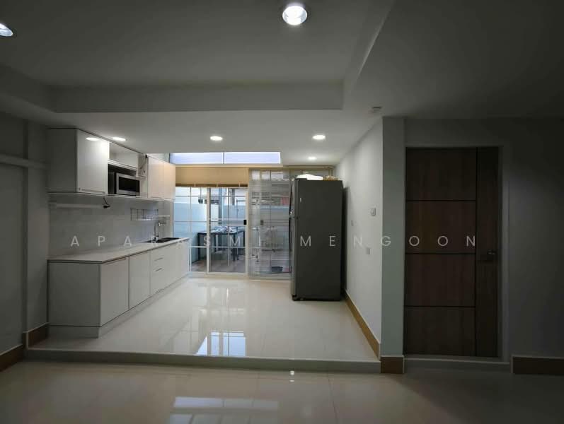 3-BR Townhouse, Bangkok, Chatuchak, Chatuchak, Bangkok, 3 Bedrooms, 150 sqm, Townhouse For Rent, by Aparasmi Mengoon, 500255089 - DDproperty.com