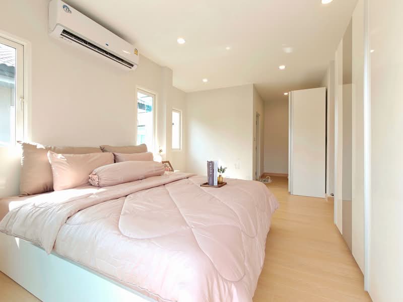 Centro Srinakarin-Bangna, Bangkok, Chaloem Phrakiat Rama 9 Road, Nong Bon, Prawet, Bangkok, 4 Bedrooms, 200 sqm, Single Detached House For Sale, by Roongrat Maitreejittawon, 500255122 - DDproperty.com