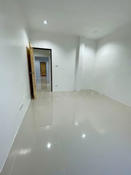 บ้านให้เช่า – ใกล้โรงเรียนนานาชาติเกรซ เพียง 5 นาที ค่าเช่า 18,000 บาท /เดือน รหัสทรัพย์ :No.14H1072, Chiang Mai, Han Kaeo, Hang Dong, Chiang Mai, 3 Bedrooms, 200 sqm, Single Detached House For Rent, by Rutchaporn Tunsiri, 500255229 - DDproperty.com