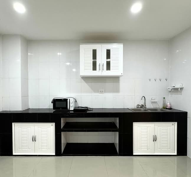 ให้เช่าทาวน์เฮาส์ ซอย.ศิริพจน์ ถ.สุขุมวิท 81, Bangkok, Bang Chak, Phra Khanong, Bangkok, 2 Bedrooms, 140 sqm, Townhouse For Rent, by Correct Property, 500255248 - DDproperty.com