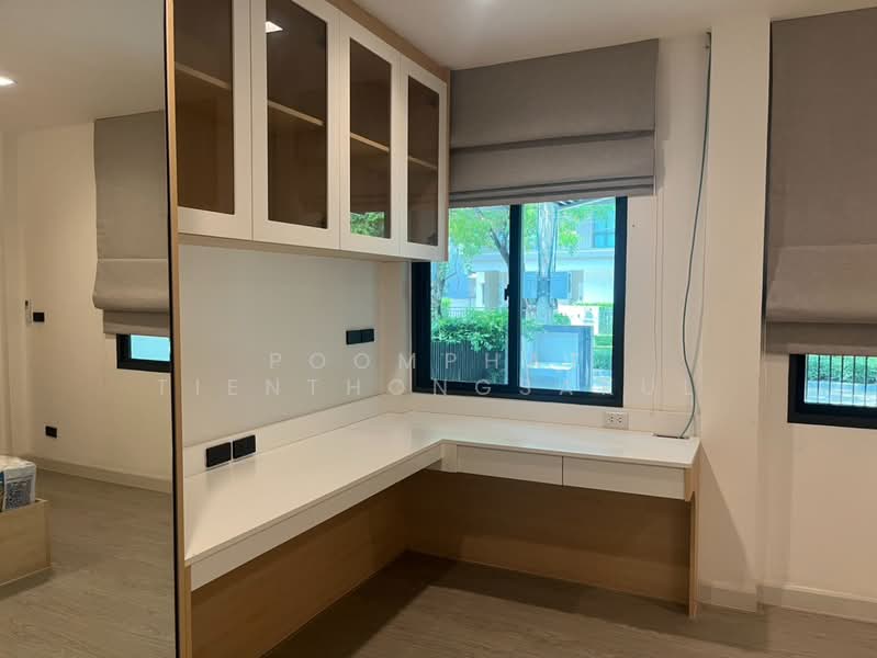 Venue ID Motorway Rama 9, Bangkok, Phatthana Chonburi Road 4, Khlong Song Ton Nun, Lat Krabang, Bangkok, 6 Bedrooms, 365 sqm, Single Detached House For Sale, by Poomphat Tienthongsakul, 500255286 - DDproperty.com