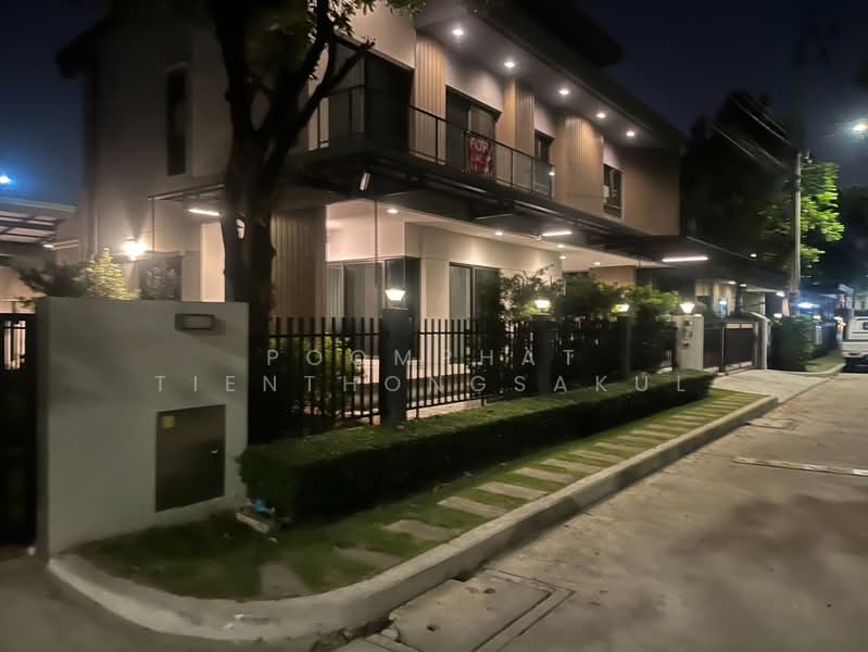 Venue ID Motorway Rama 9, Bangkok, Phatthana Chonburi Road 4, Khlong Song Ton Nun, Lat Krabang, Bangkok, 6 Bedrooms, 365 sqm, Single Detached House For Sale, by Poomphat Tienthongsakul, 500255286 - DDproperty.com