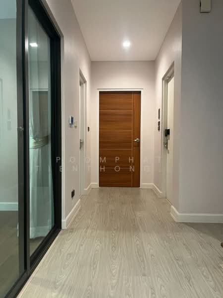 Venue ID Motorway Rama 9, Bangkok, Phatthana Chonburi Road 4, Khlong Song Ton Nun, Lat Krabang, Bangkok, 6 Bedrooms, 365 sqm, Single Detached House For Sale, by Poomphat Tienthongsakul, 500255286 - DDproperty.com