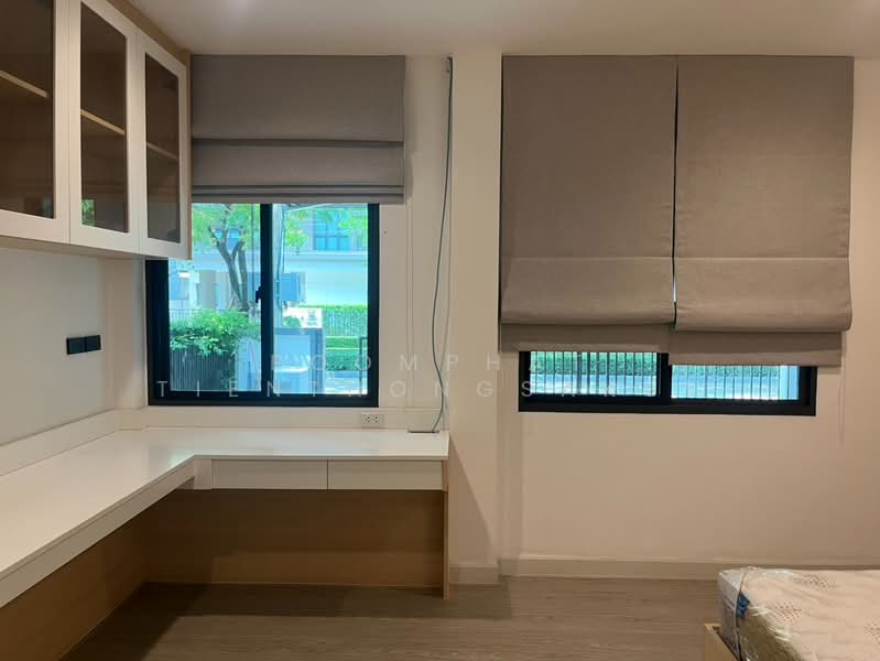 Venue ID Motorway Rama 9, Bangkok, Phatthana Chonburi Road 4, Khlong Song Ton Nun, Lat Krabang, Bangkok, 6 Bedrooms, 365 sqm, Single Detached House For Sale, by Poomphat Tienthongsakul, 500255286 - DDproperty.com