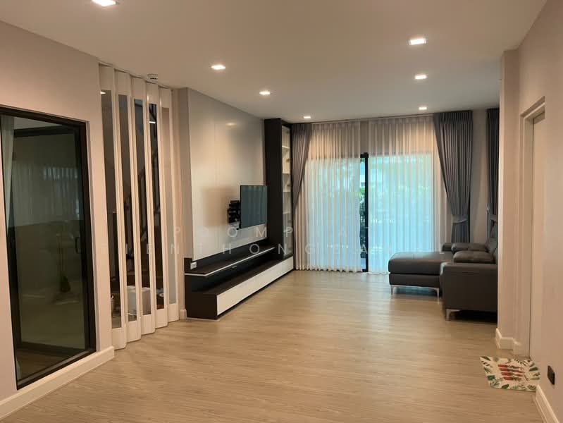 Venue ID Motorway Rama 9, Bangkok, Phatthana Chonburi Road 4, Khlong Song Ton Nun, Lat Krabang, Bangkok, 6 Bedrooms, 365 sqm, Single Detached House For Sale, by Poomphat Tienthongsakul, 500255286 - DDproperty.com