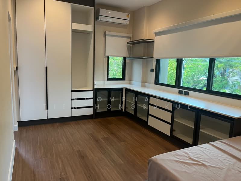 Venue ID Motorway Rama 9, Bangkok, Phatthana Chonburi Road 4, Khlong Song Ton Nun, Lat Krabang, Bangkok, 6 Bedrooms, 365 sqm, Single Detached House For Sale, by Poomphat Tienthongsakul, 500255286 - DDproperty.com