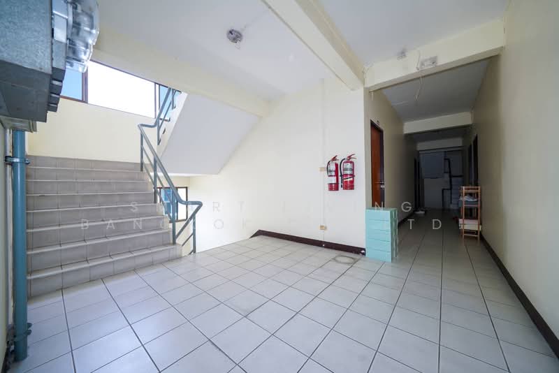 Apartment Ngamwongwan Chinnaket, Bangkok, Thung Song Hong, Lak Si, Bangkok, , 800 sqm, Shophouse For Sale, by Smart Living Bangkok Co.,Ltd., 500255315 - DDproperty.com