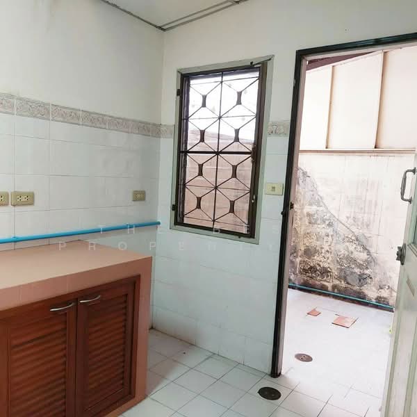 บุศรินทร์ พระยาสุเรนทร์40, Bangkok, Sam Wa Tawan Tok, Khlong Sam Wa, Bangkok, 3 Bedrooms, 100 sqm, Townhouse For Sale, by The Best Property เล็ก, 500255378 - DDproperty.com