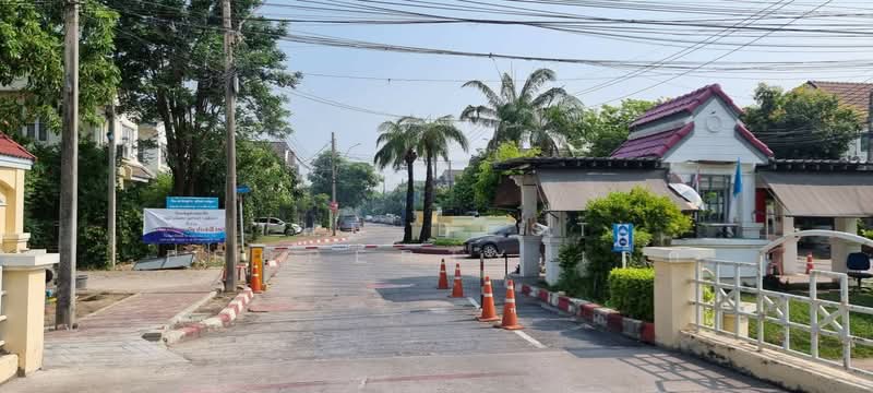 บุศรินทร์ พระยาสุเรนทร์40, Bangkok, Sam Wa Tawan Tok, Khlong Sam Wa, Bangkok, 3 Bedrooms, 100 sqm, Townhouse For Sale, by The Best Property เล็ก, 500255378 - DDproperty.com